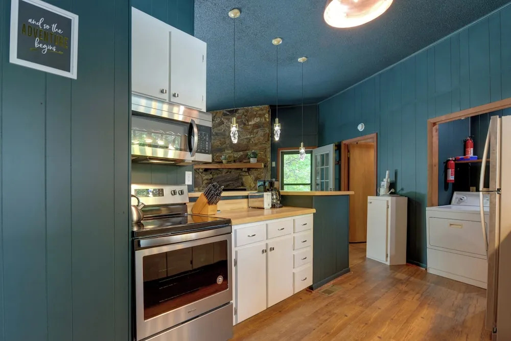Pet-friendly Cabin - 1 Mi From Fontana Lake!