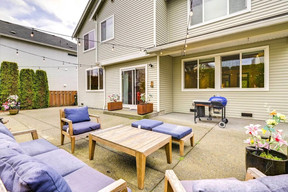 Spacious Kent Home Near SeaTac Airport w/ Patio