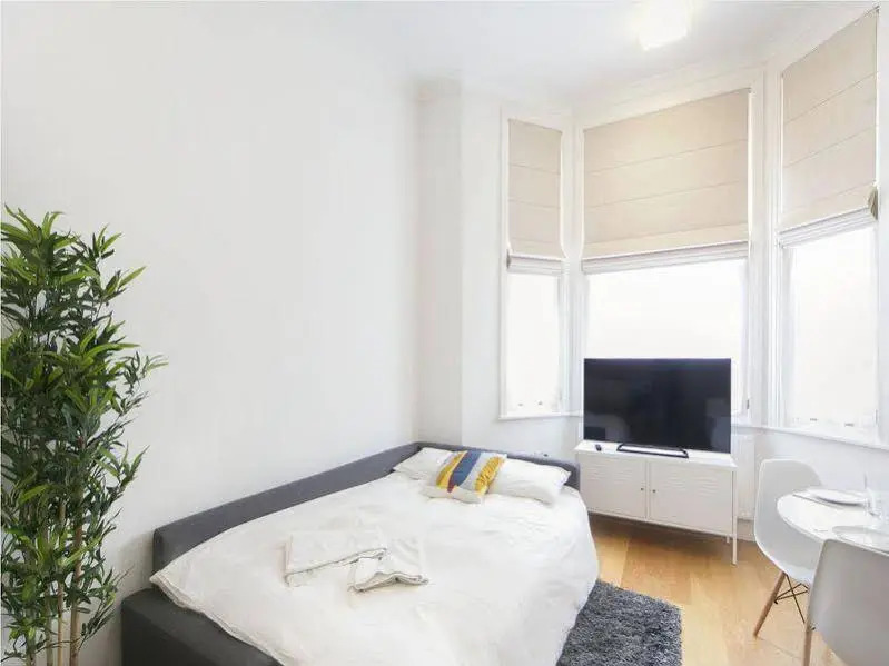 Fg Property Earls Court- Castletown Road