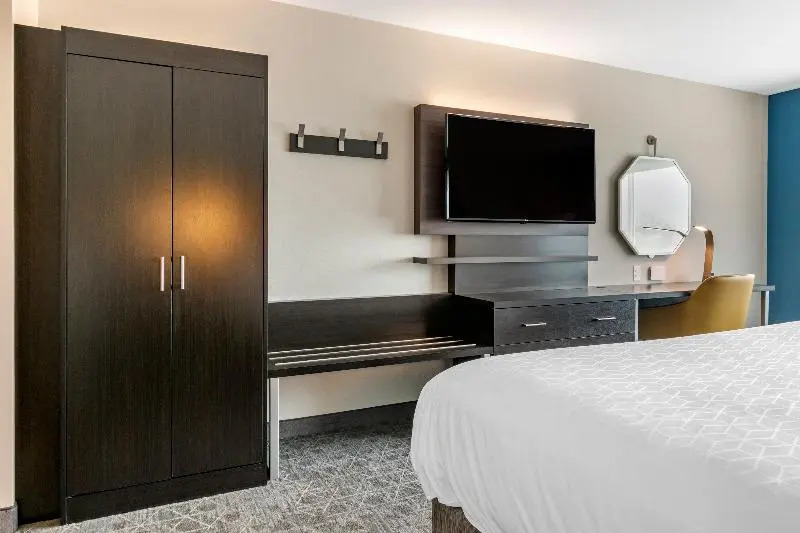 Holiday Inn Express and Suites Lancaster - Mount Joy