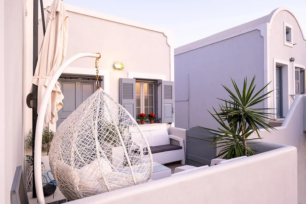 Paradise, Traditional Cycladic House