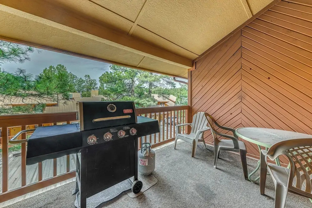 Spacious Ruidoso Retreat w/ Hot Tub & 2 Kitchens!
