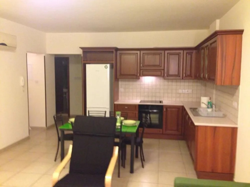 Lakis Court
