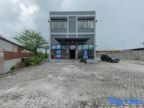 Urbanview Hotel La De Grizz Syariah Sampit by RedDoorz