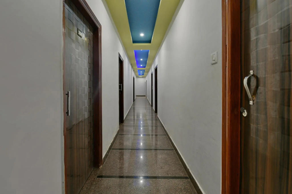 OYO 12193 Sandhya Hotel