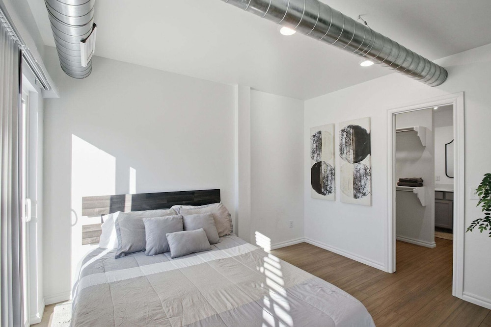 Modern 2br Near Downtown Okc 2 Bedroom Home