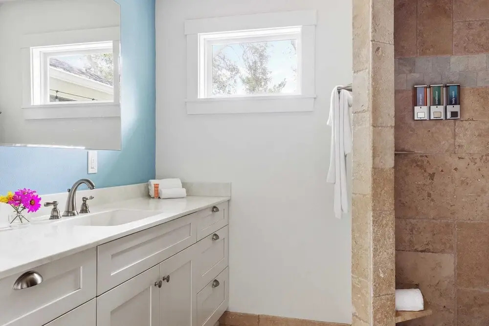 Sleeps 18! 2 Homes, Hot Tub, Game Room, Walk to the Beach Haven & Hidden Grove