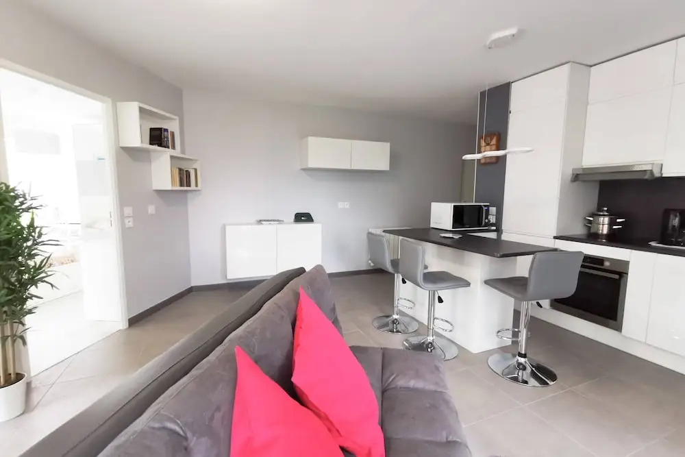Charming Apartment, Quiet, Hotel Service
