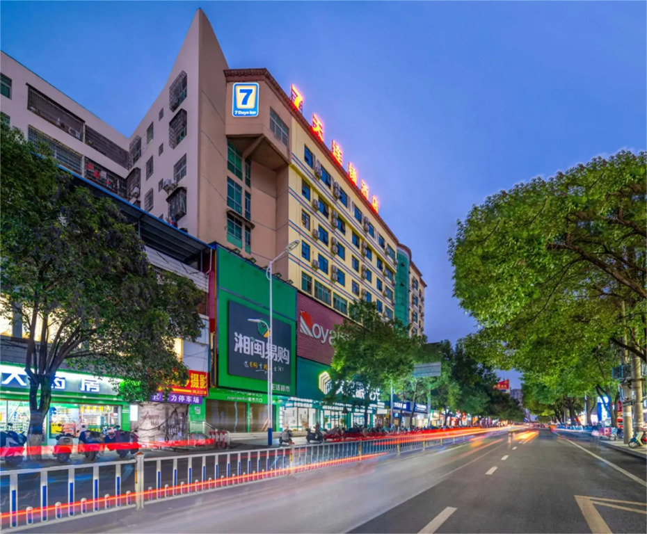 Gelin Qingman Hotel (Dao Xiaoshui Middle Road Commercial Pedestrian Street)