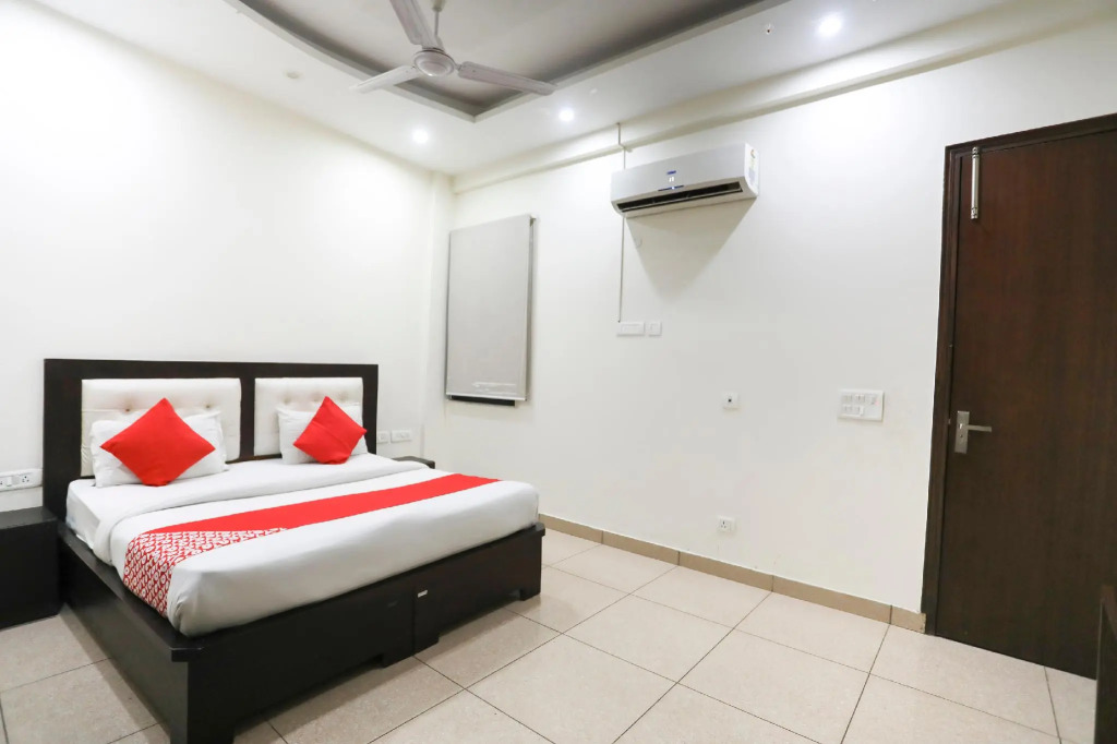 OYO 62820 Hotel Sanfot