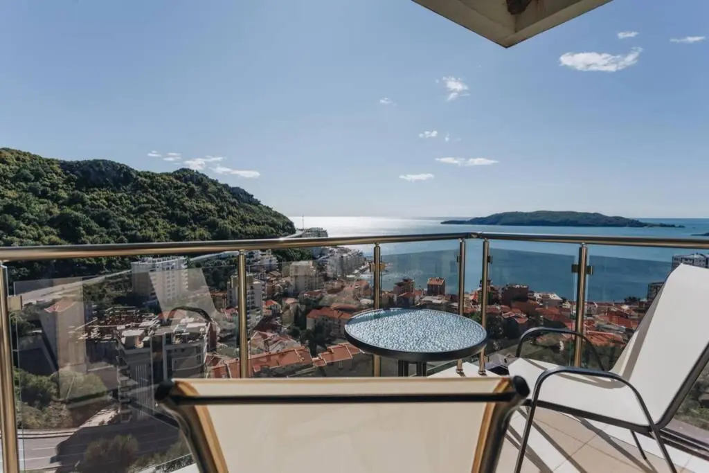 3 Bedrooms Penthouse with roof terrace Rafailovici