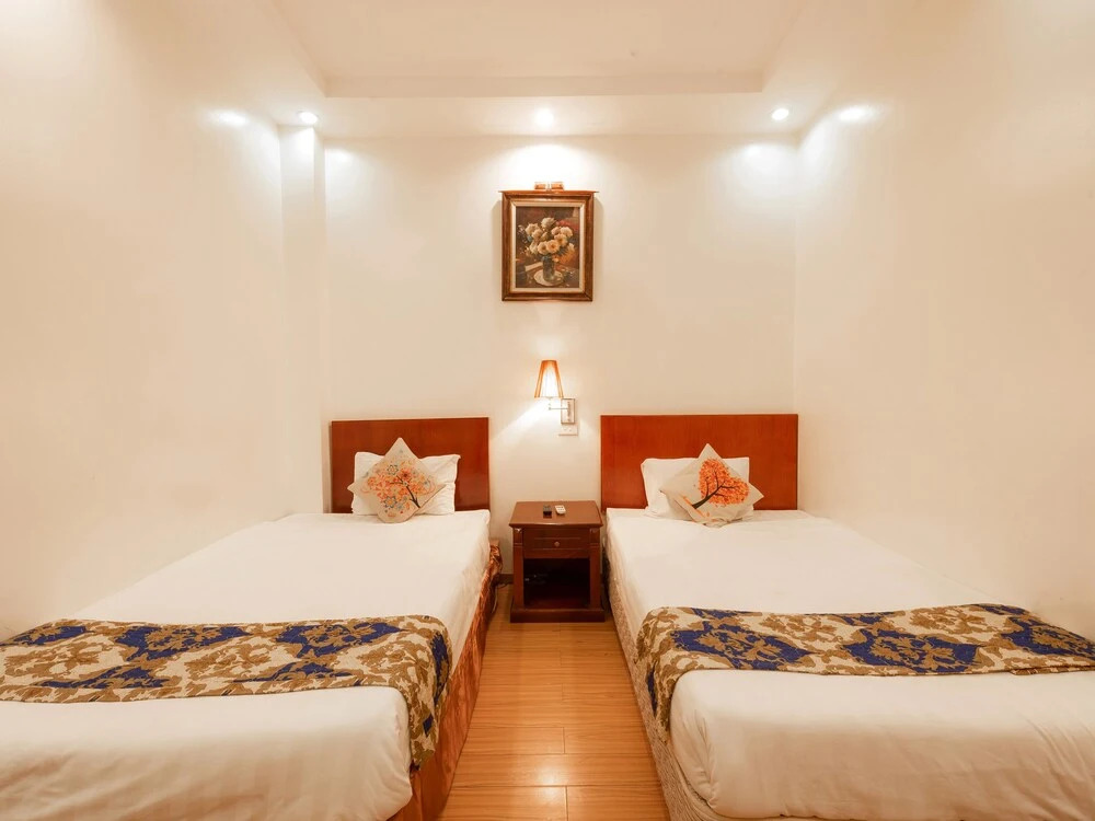 Lucky Hotel by OYO Rooms