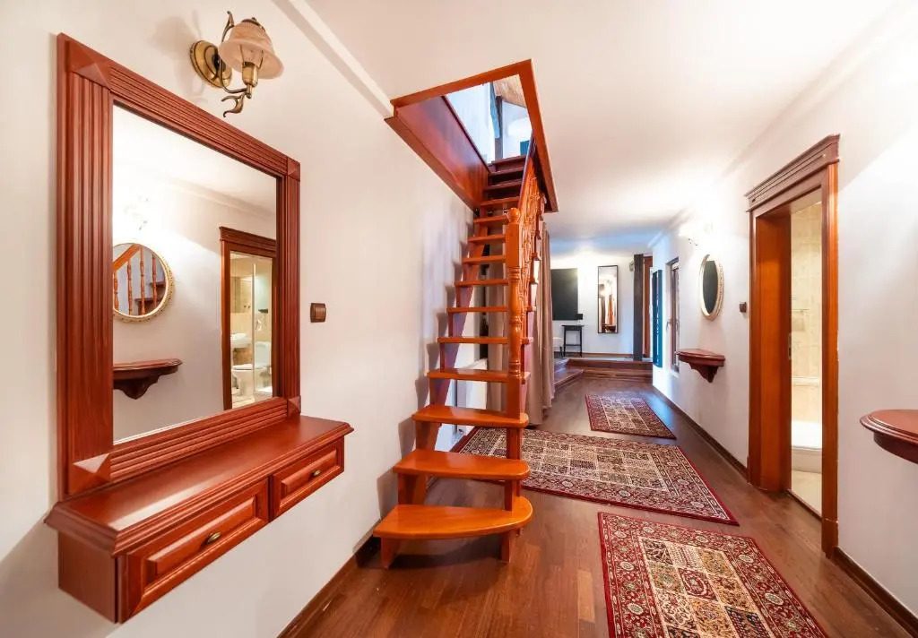 5BR 2BATH Masarykovo nábřeží apartment