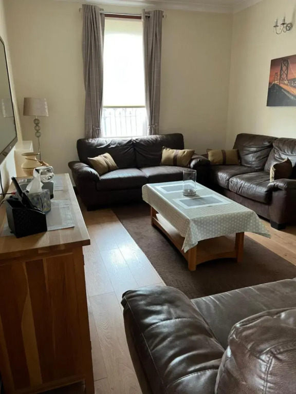 4 Bed Bungalow Near Airport