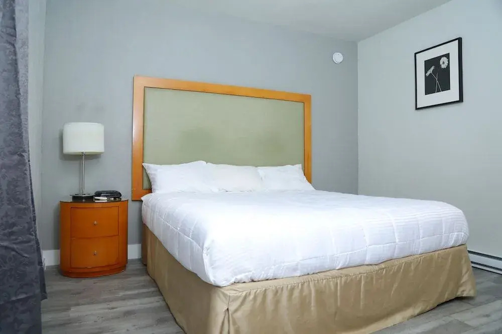 Queensway Court Motel