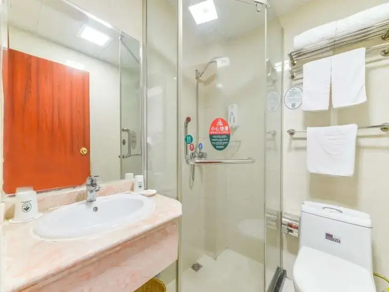 GreenTree Inn Shanghai Xujiahui Meiluo City 80,000 People Stadium Subway station Shell Hotel