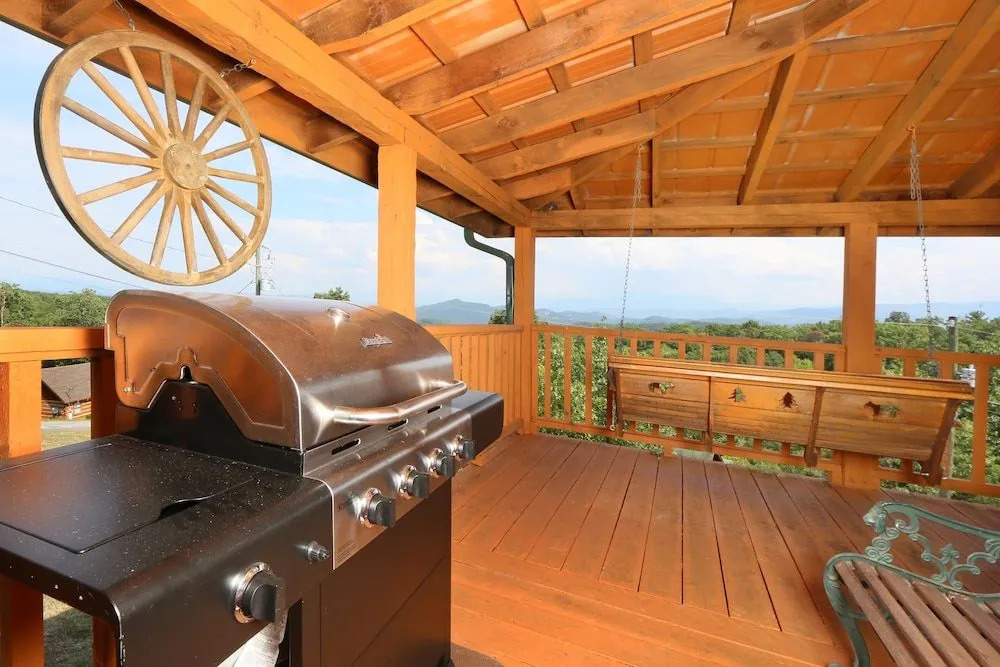 A Walk in the Clouds 2 Br cabin by RedAwning