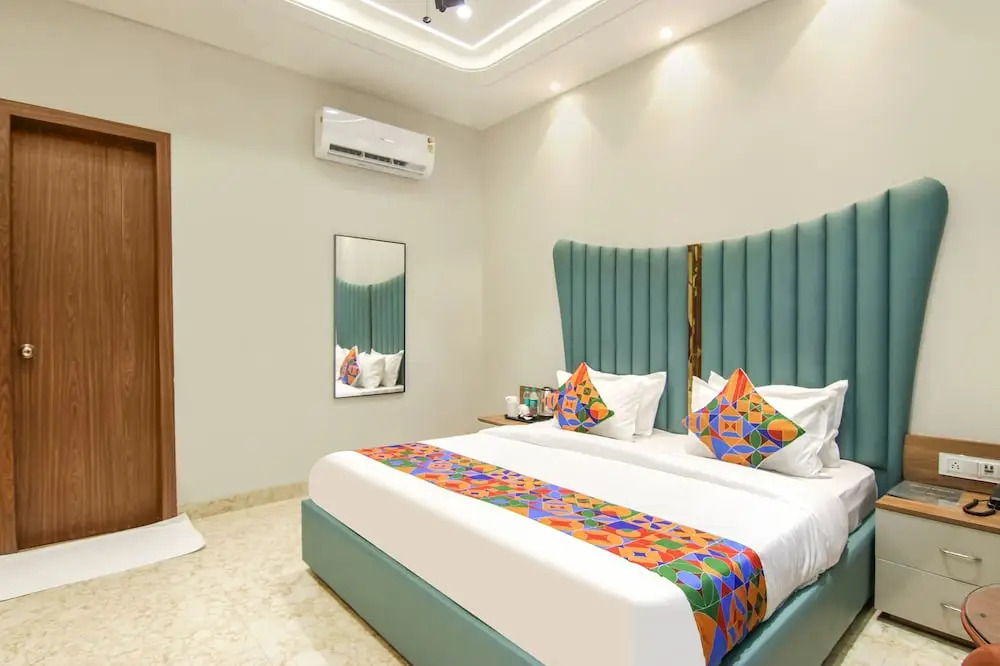 Fabhotel Prime Royal Court
