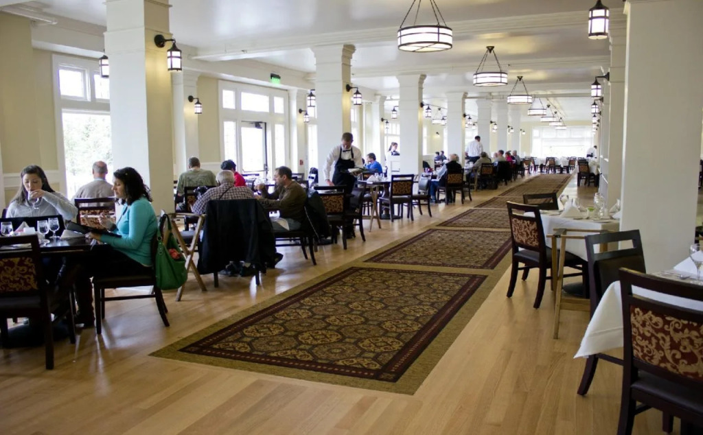 Lake Yellowstone Hotel & Cabins - Inside the Park