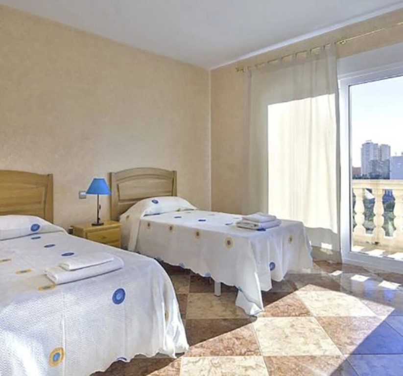 Villa - 8 Bedrooms with Pool and WiFi - 106437