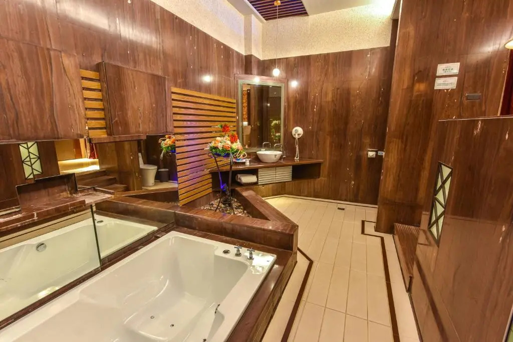 Purple Garden Motel