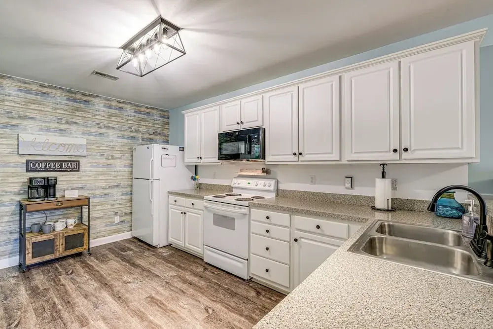 'better Lake Than Never' Huddleston Condo