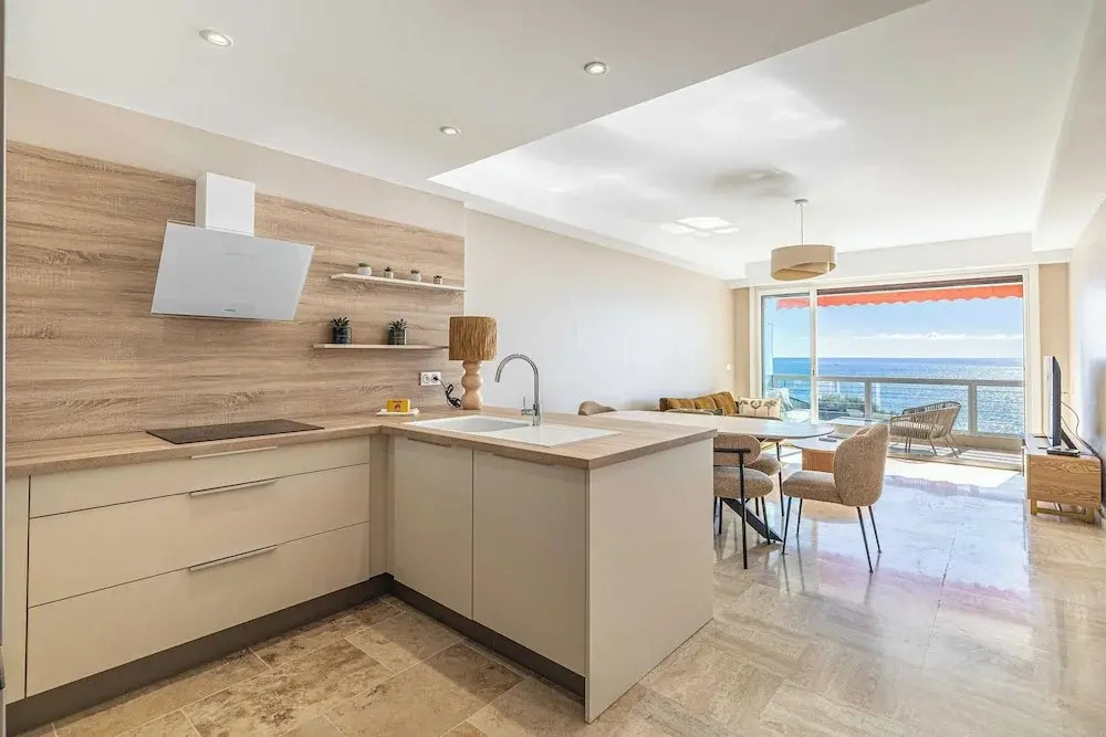 Bright Apartment With Sea View