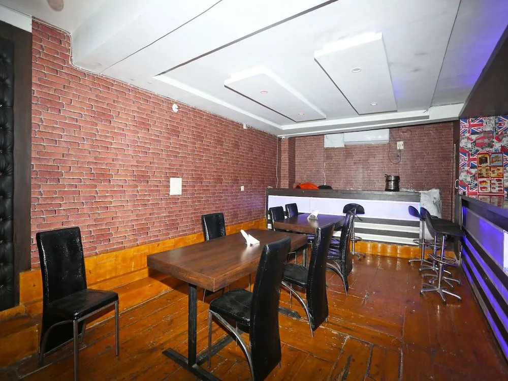 OYO 15994 Hotel Bullet Inn & Lounge