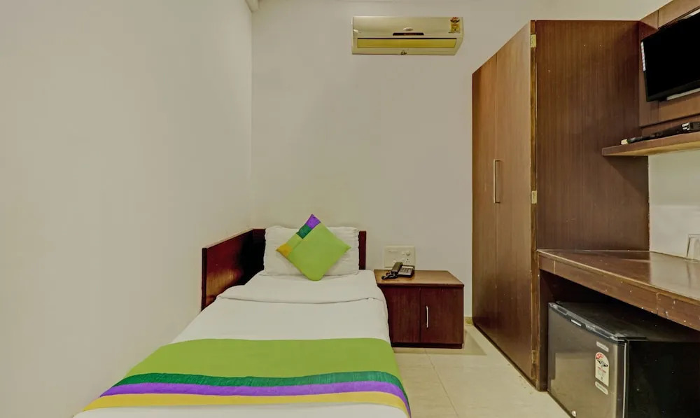 Loharkar Family Hotel L A Rooms