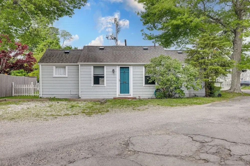 1 Mi to Ferry: 'sea Street Cottage' in Hyannis