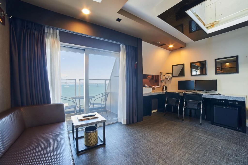 Premium V Hotel