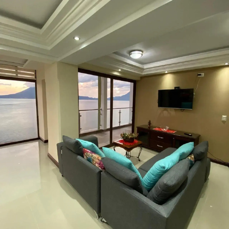 Torres de Atitlan 4 Bdrm-3 Bthrm Full Floor - for 10 people