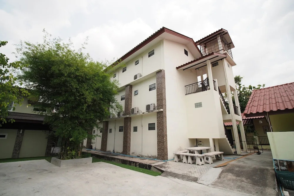 Oyo 852 Pineapple Hotel Pattaya