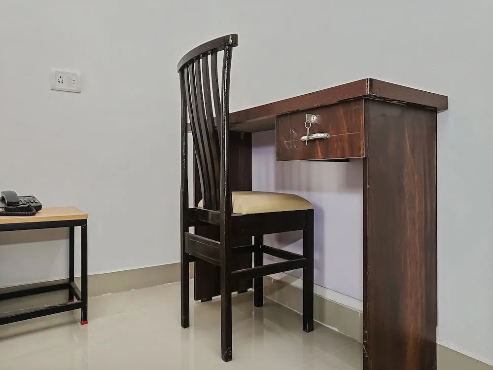 OYO Flagship 23990 Manjari