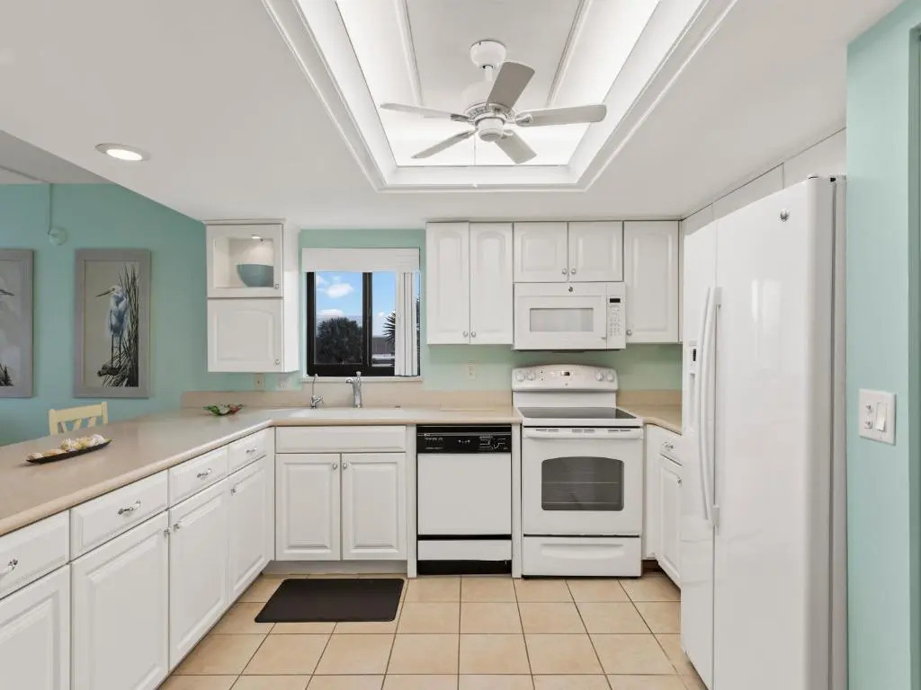 Pelican Watch 208, Sleeps 4, 2 Bedrooms, Beach Front, Pool, Elevator, WiFi