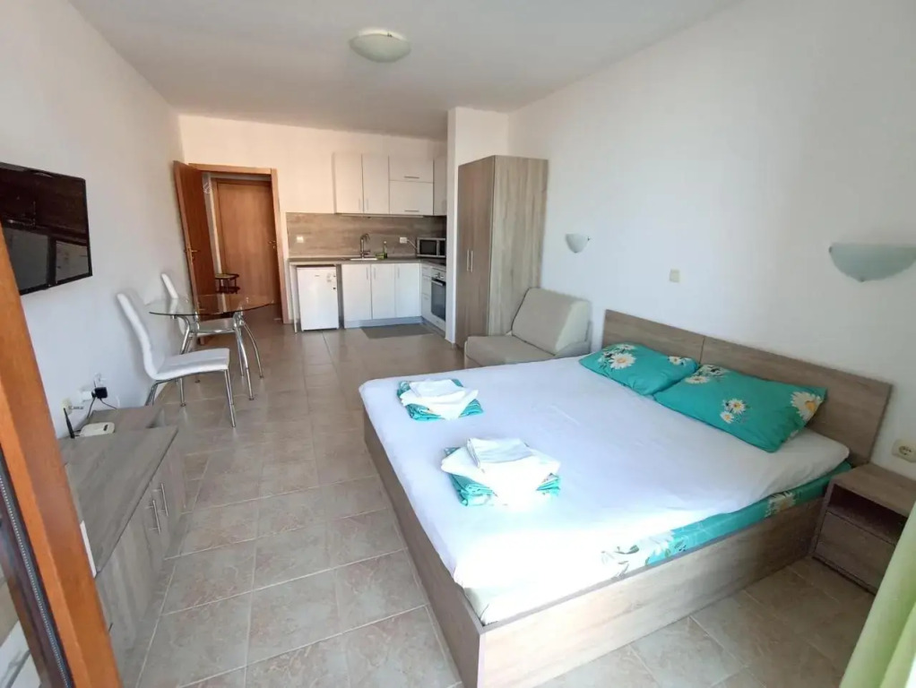 Palm Marina Apartment Complex
