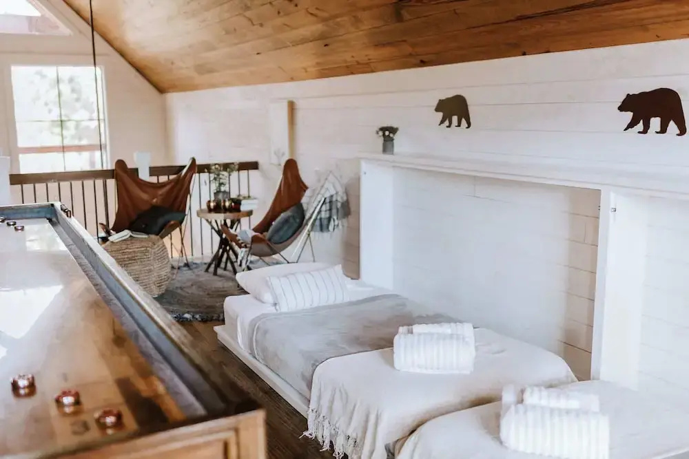 Sugarberry Farm Farmhouse! Firepit, Porch Swing