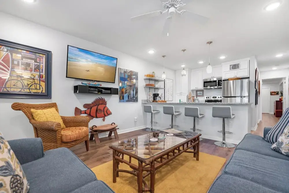 Sunrise Villas 101 - BOARDWALK TO THE BEACH