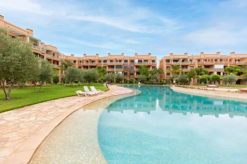 Luxury 3 bedrooms apartment with pool 100MBs wifi
