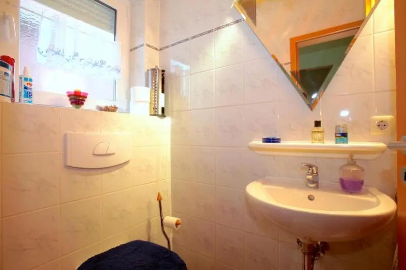 4526 Private Single Rooms