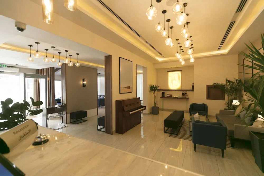 Yellow Rose Hotel
