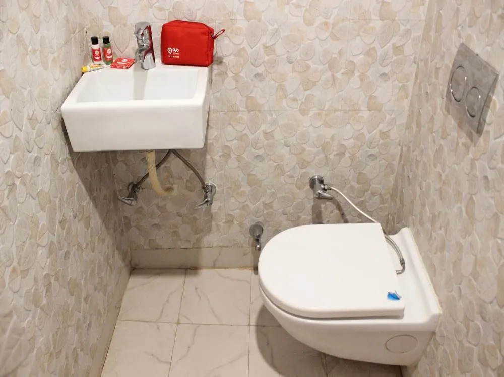 Hotel S B Inn Near New Delhi railway Station Paharganj