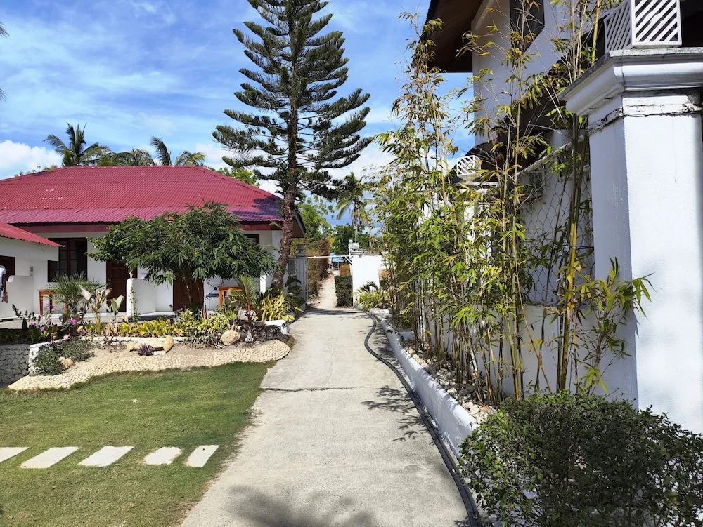Bluewaves Resort - Basdaku by Hiverooms
