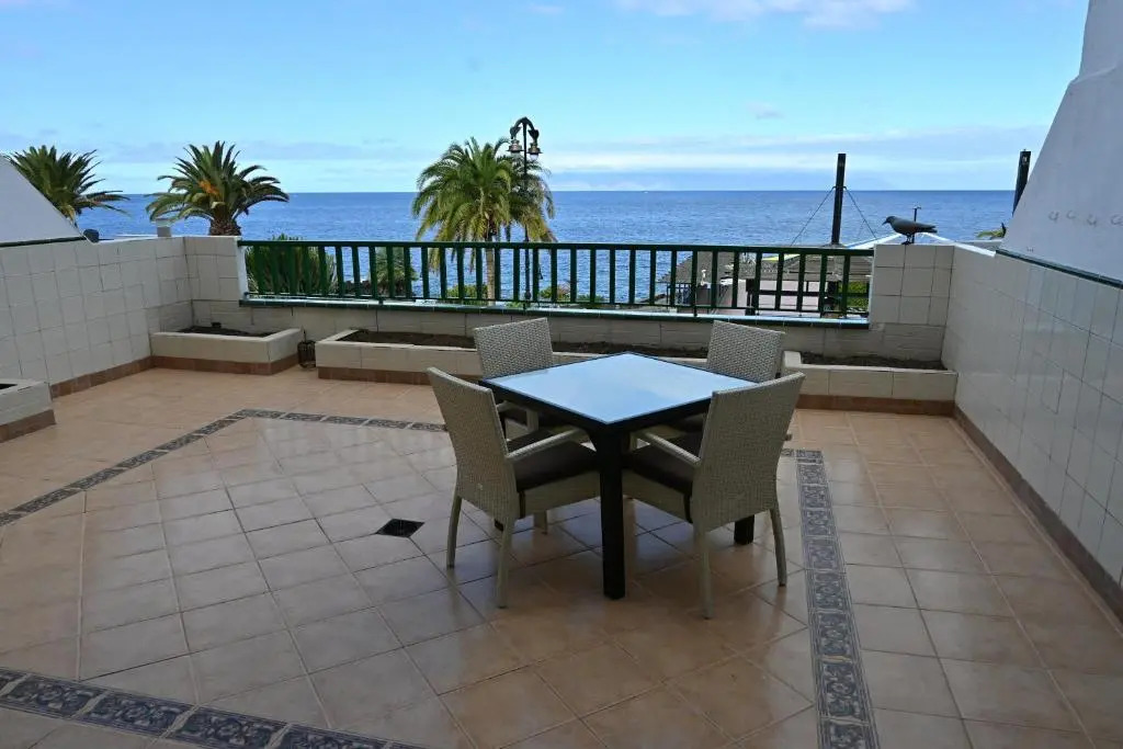 1st Line Sea View & Pool - Plaza
