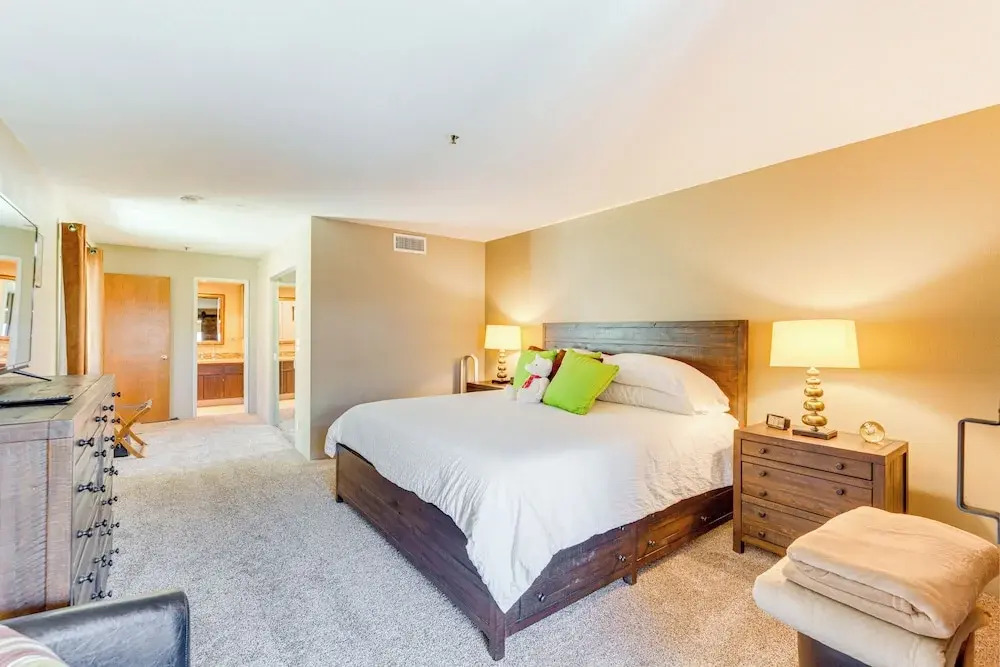 Community Pool Access: Chic Palm Springs Condo