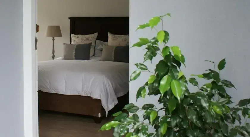 Bateleur Guesthouse