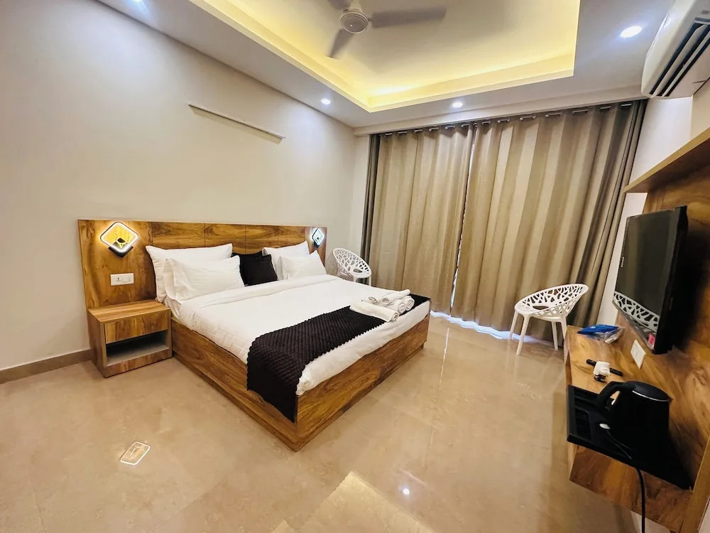 The Lodgers Luxury1BHK Service Apartment
