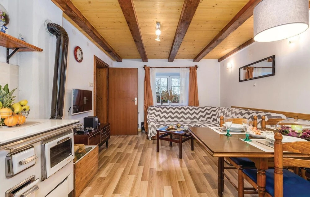 2 Bedroom Gorgeous Home In Fuzine
