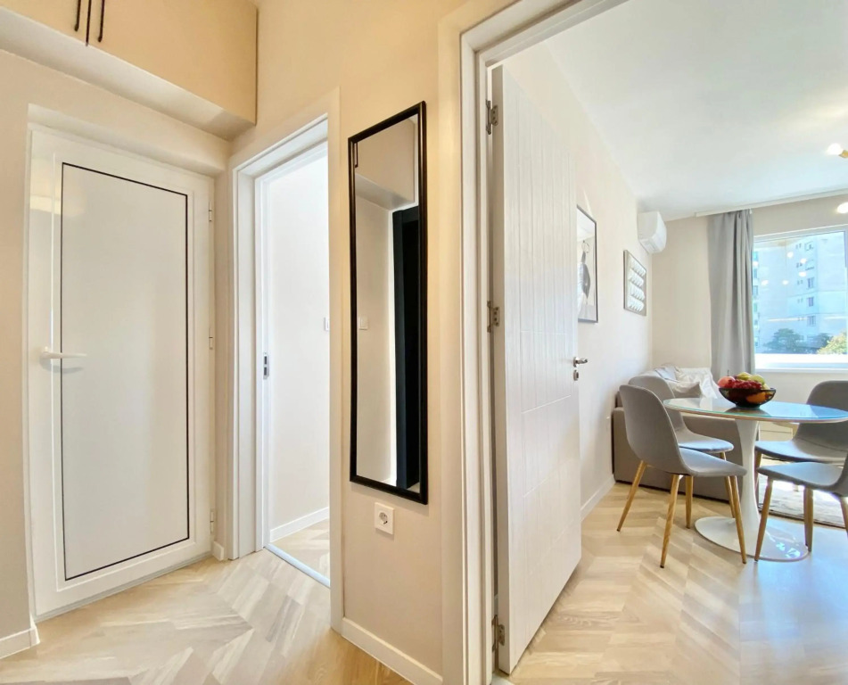 Business & Family Apartment for 6 Guests with Free Parking