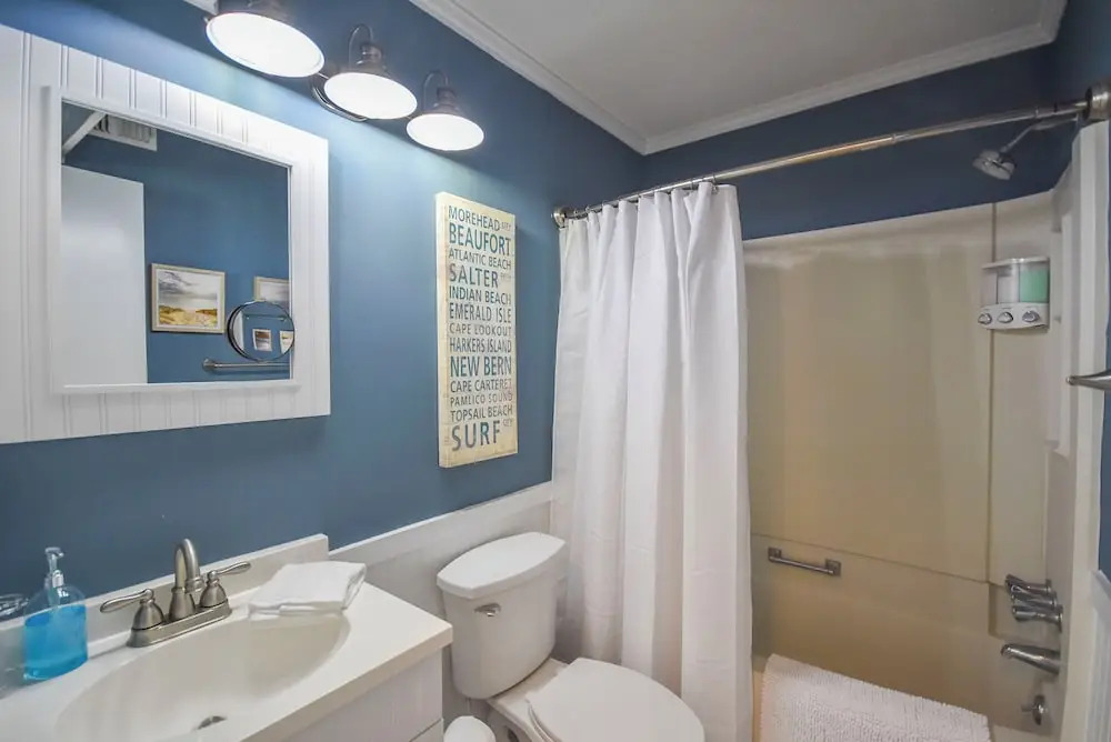 Coastal Condo w/ Public Atlantic Beach Access